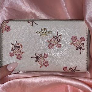 Coach wallet 💕✨